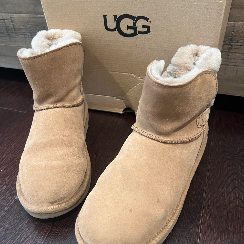 Ugg w/adria  boots in box size 7 chestnut